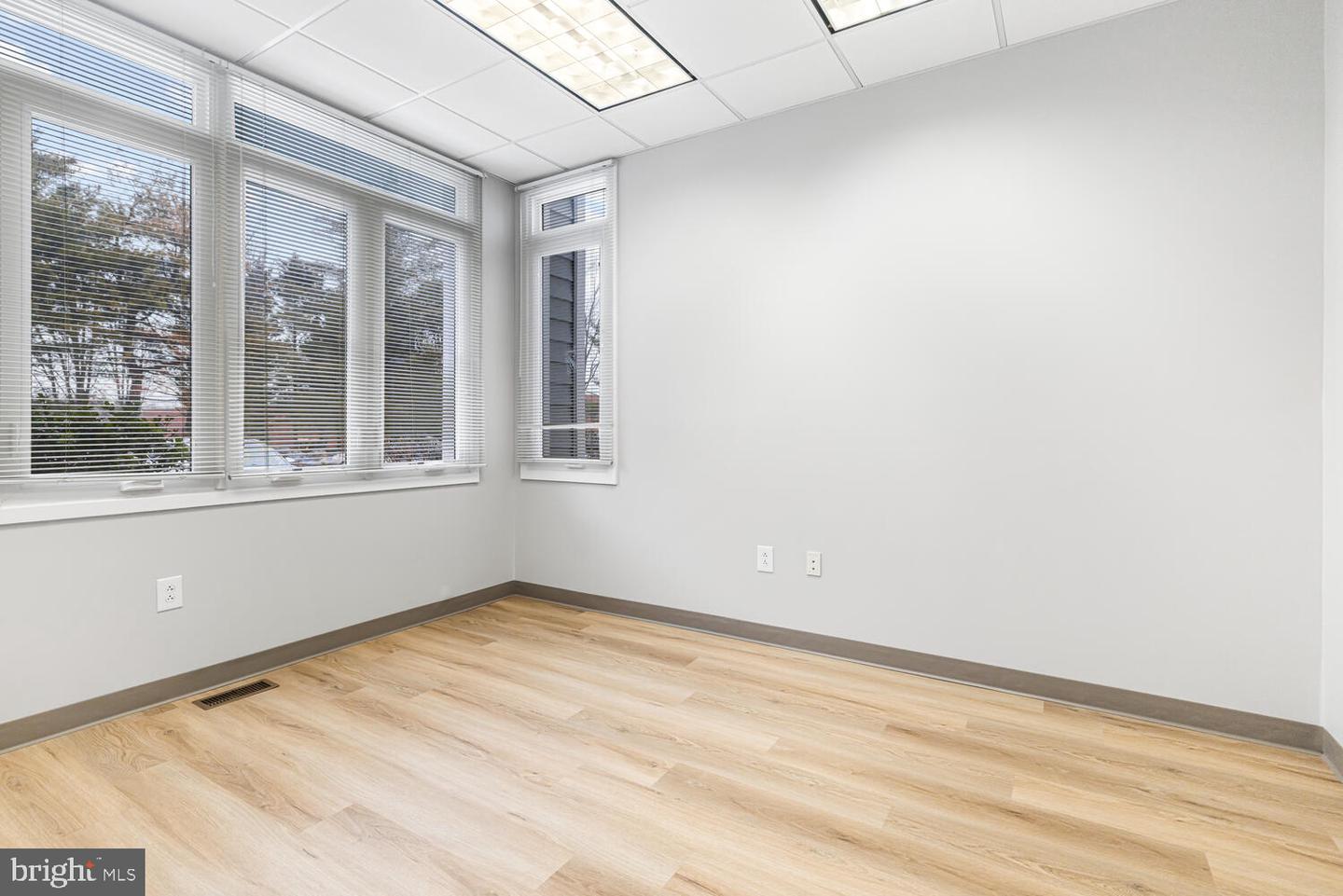 408 Executive Property Photo 5