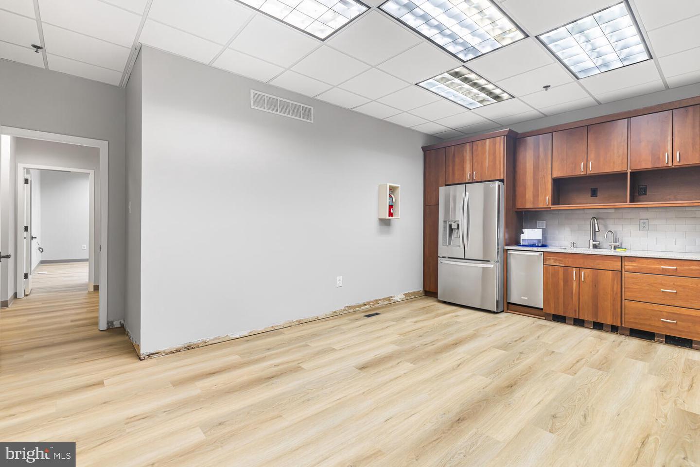 408 Executive Property Photo 6