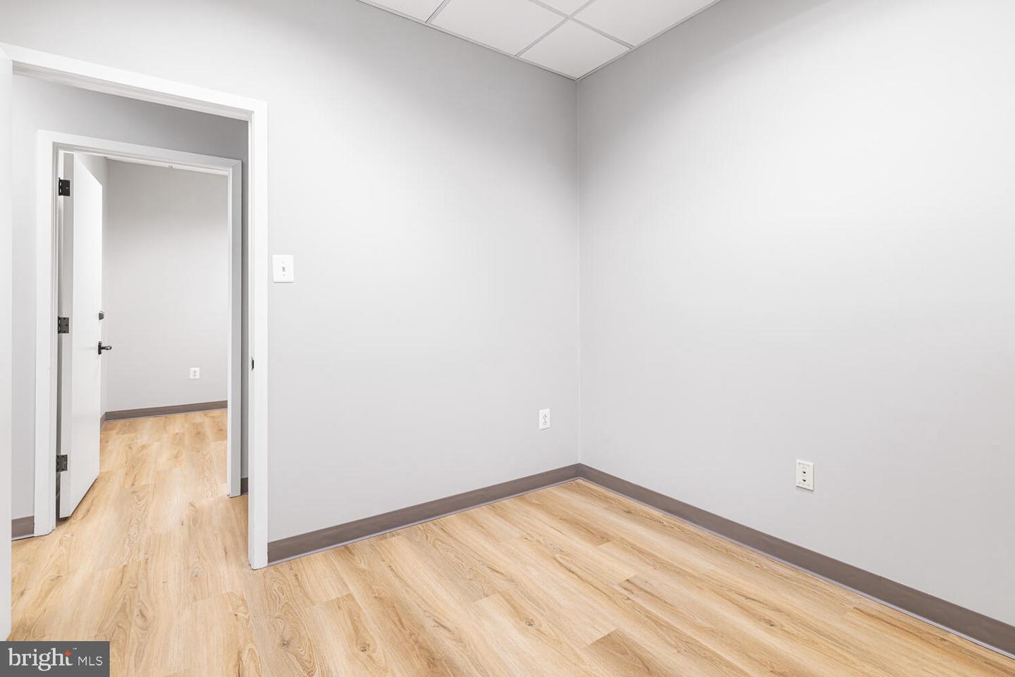 408 Executive Property Photo 11
