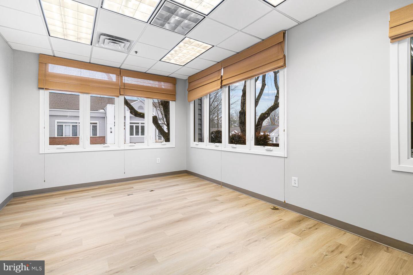 408 Executive Property Photo 16
