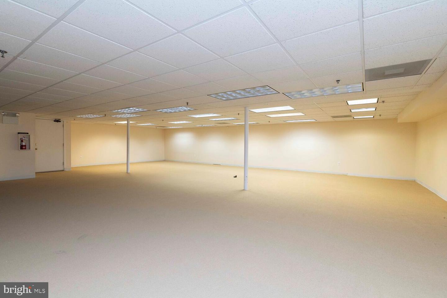 408 Executive Property Photo 17