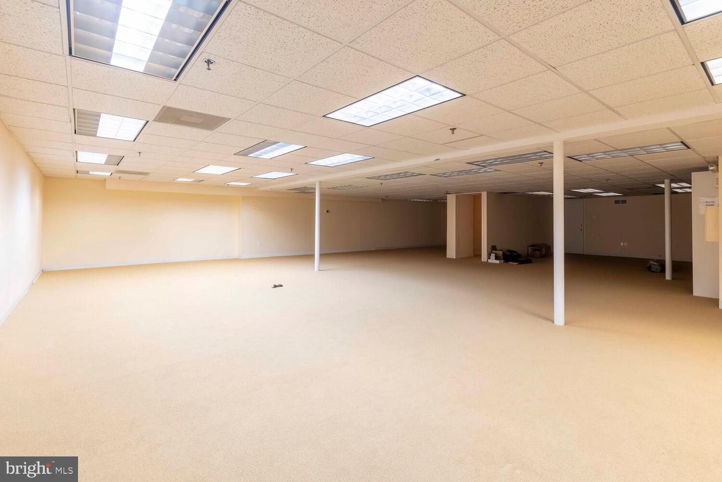 408 Executive Property Photo 18