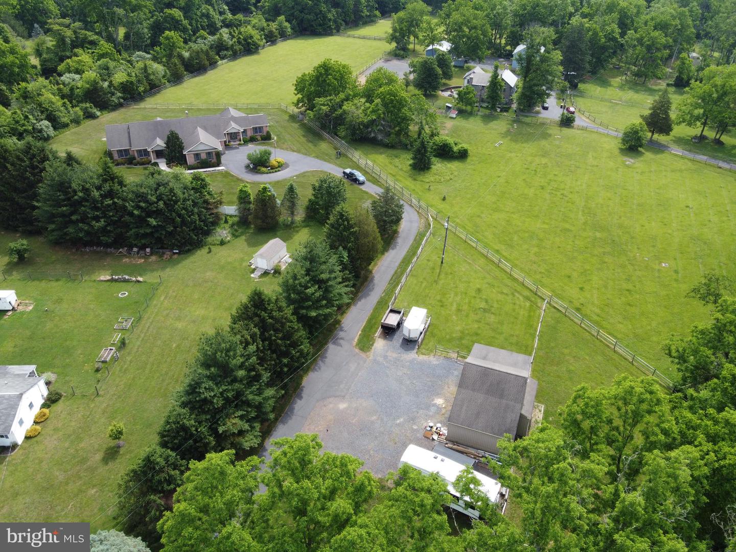 1084 Old School Rd Property Photo 6