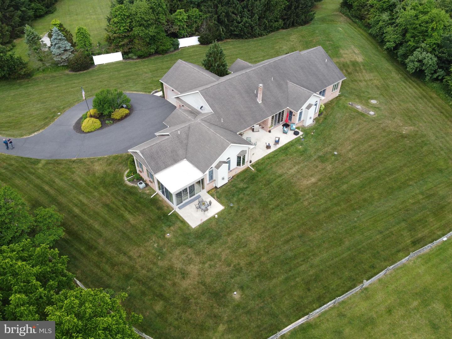 1084 Old School Rd Property Photo 11