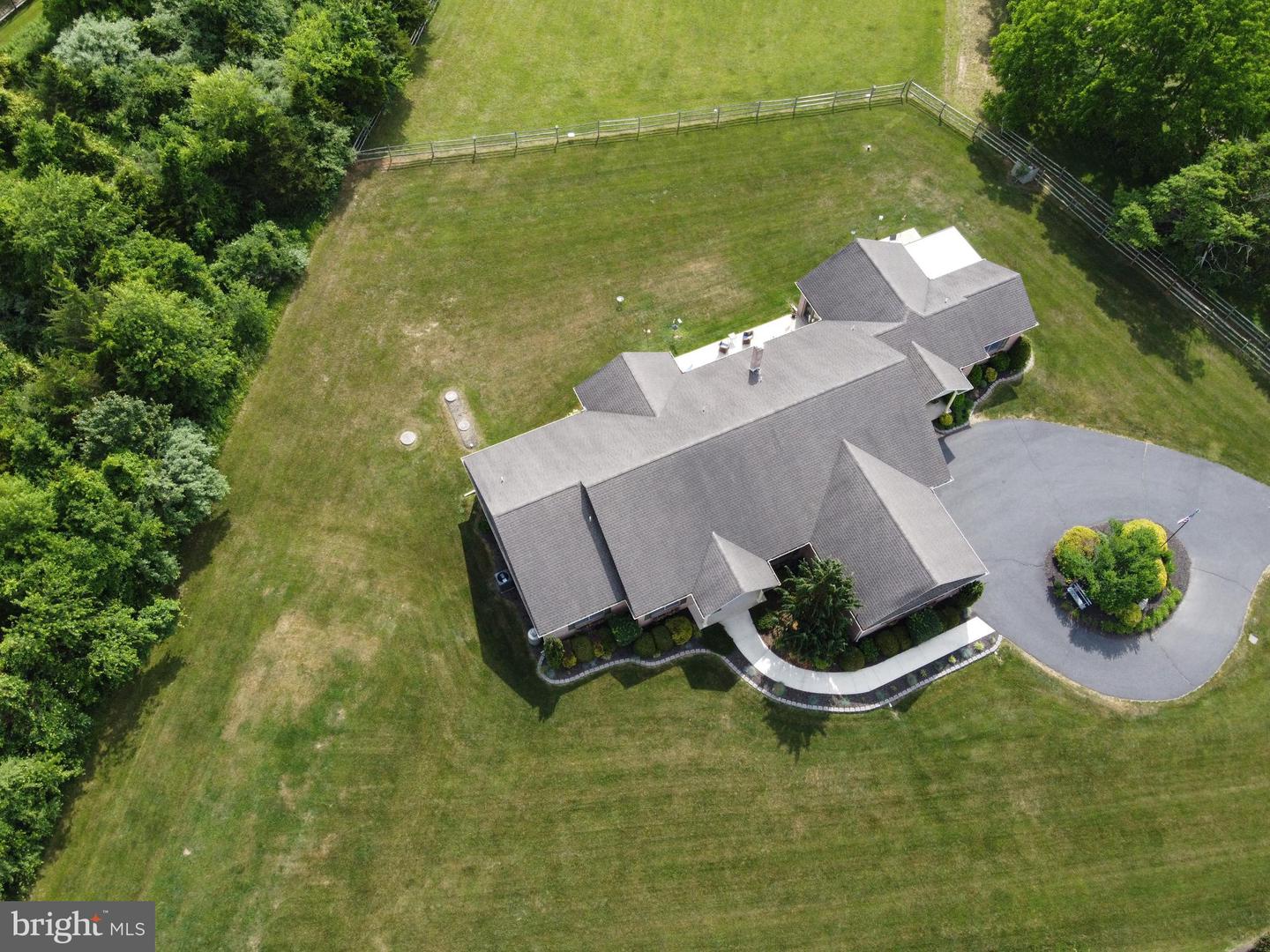 1084 Old School Rd Property Photo 12
