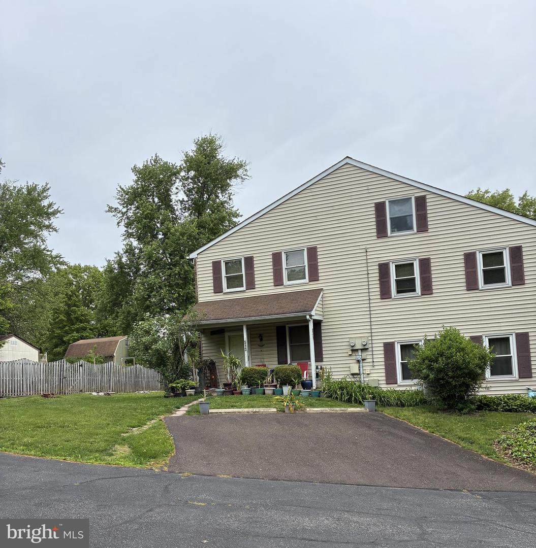 513 Hickory Ln Property Photo 1