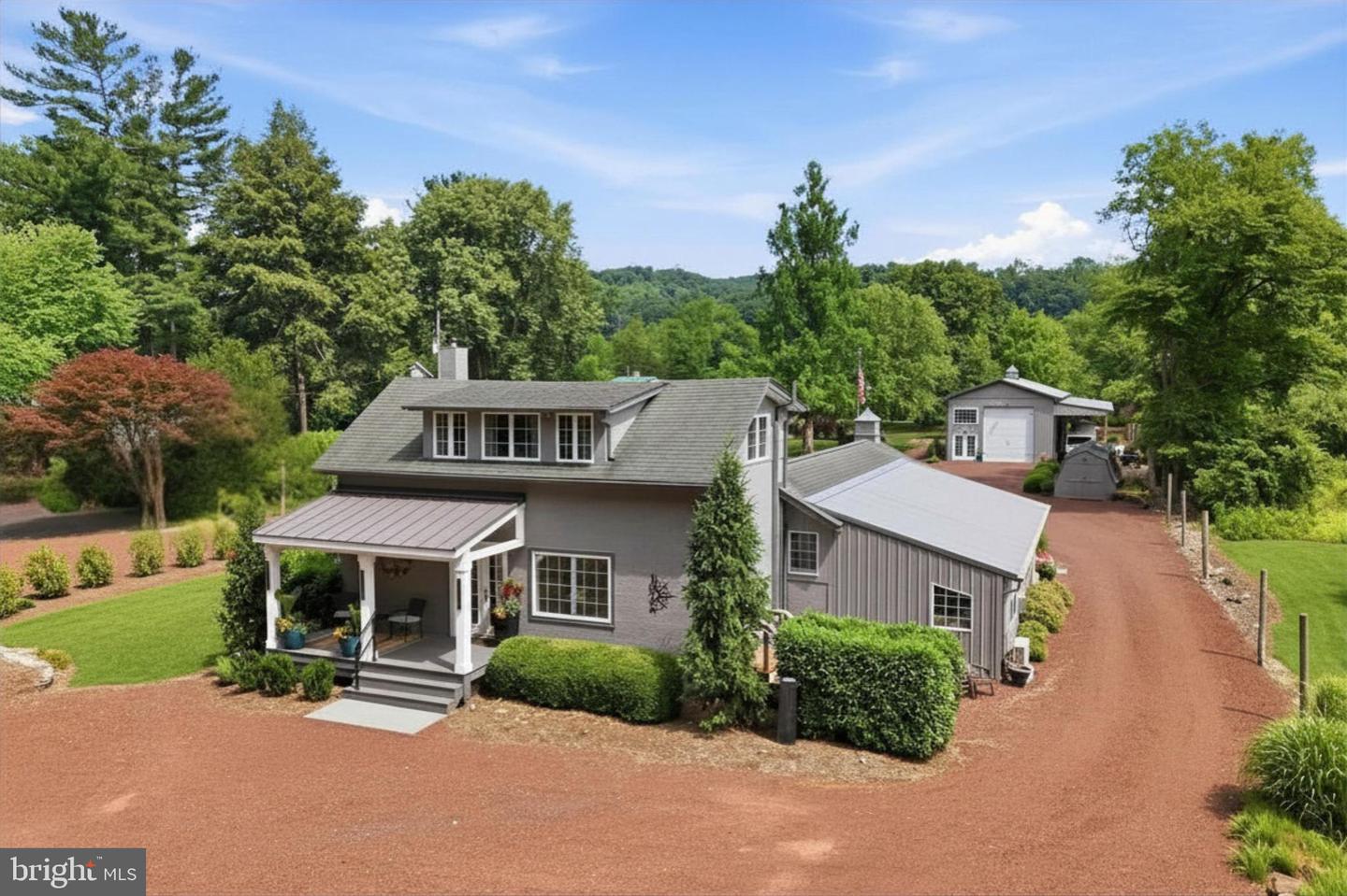 1935 River Rd Property Photo 1