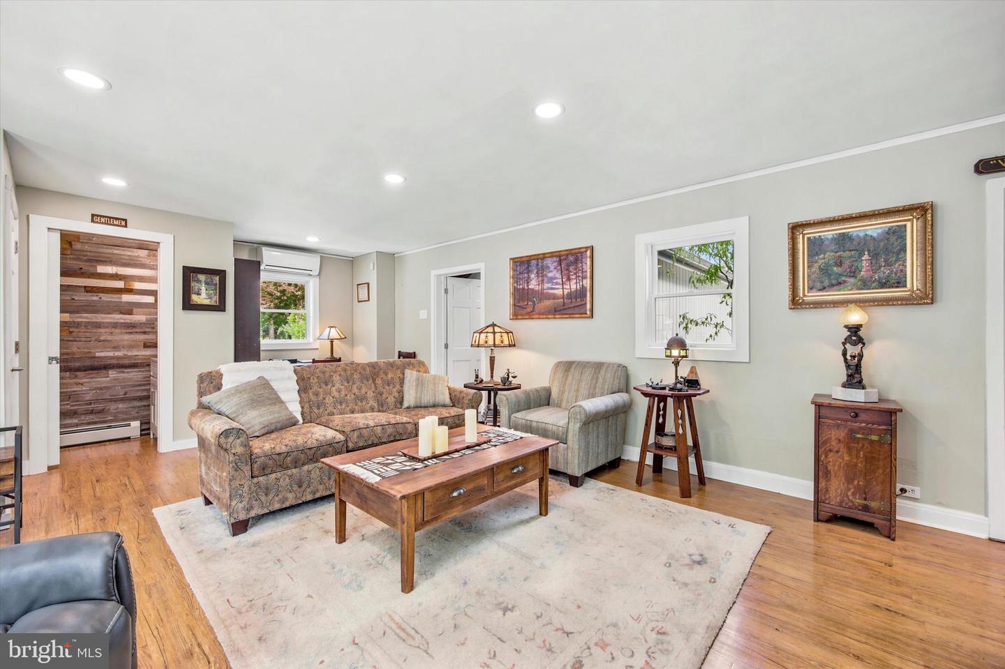 1935 River Rd Property Photo 8