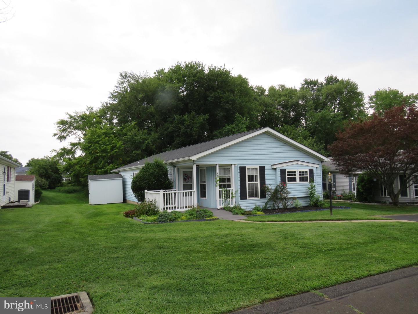481 Goldenrod Xing W Property Photo 1