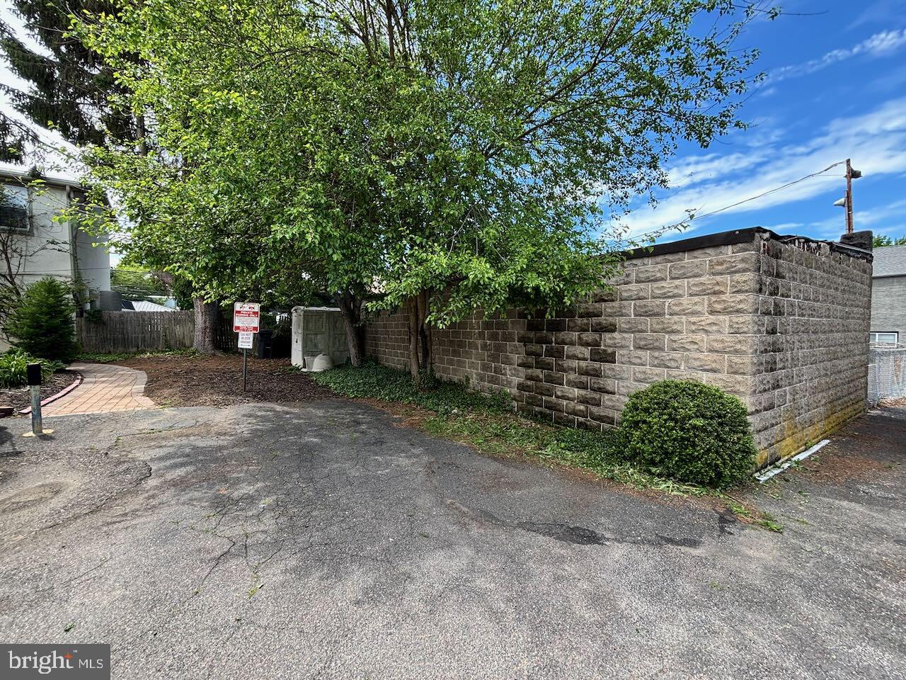 105 E Maple Ave Property Photo 19