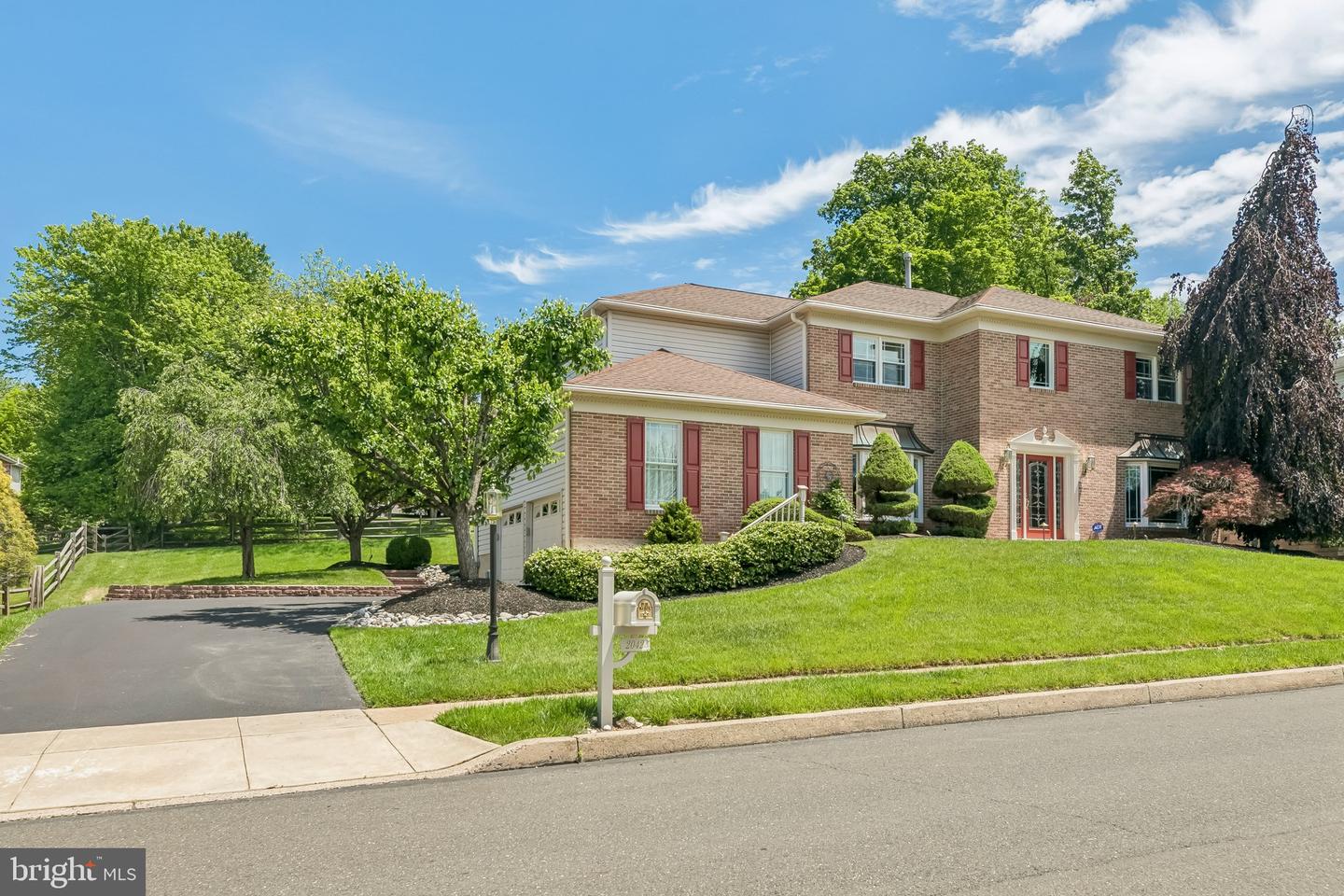 2042 COUNTRY CLUB DR