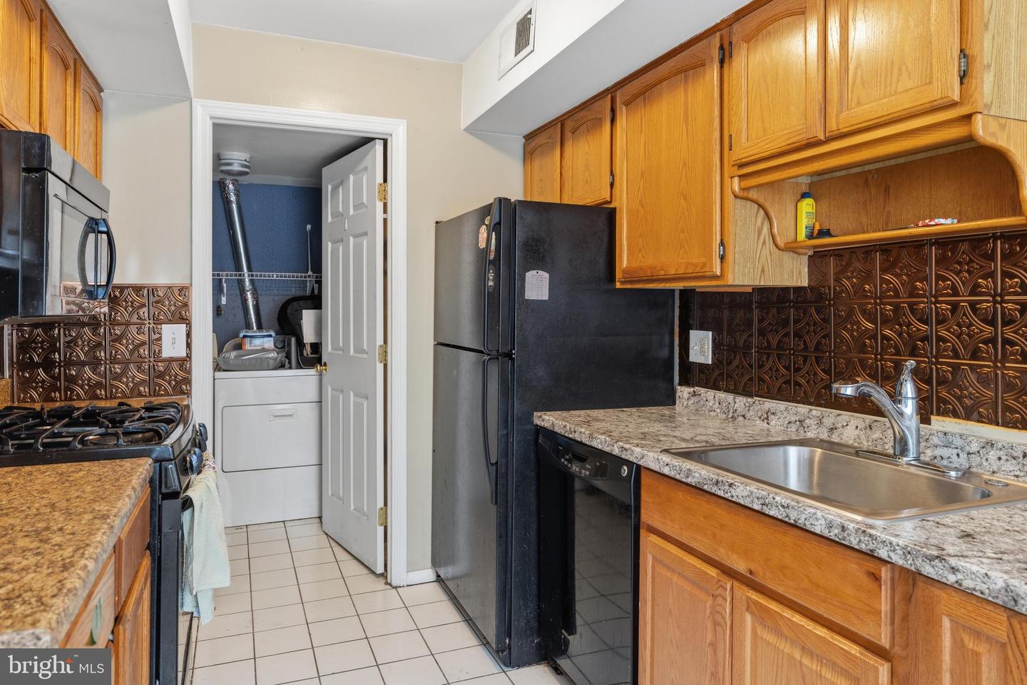 205 Saratoga Ct Property Photo 8