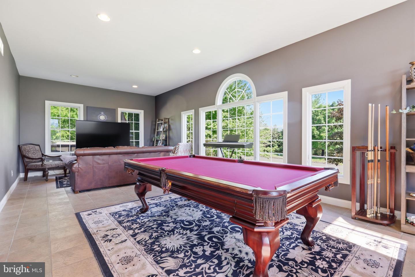 2 Rossiter Cir Property Photo 11