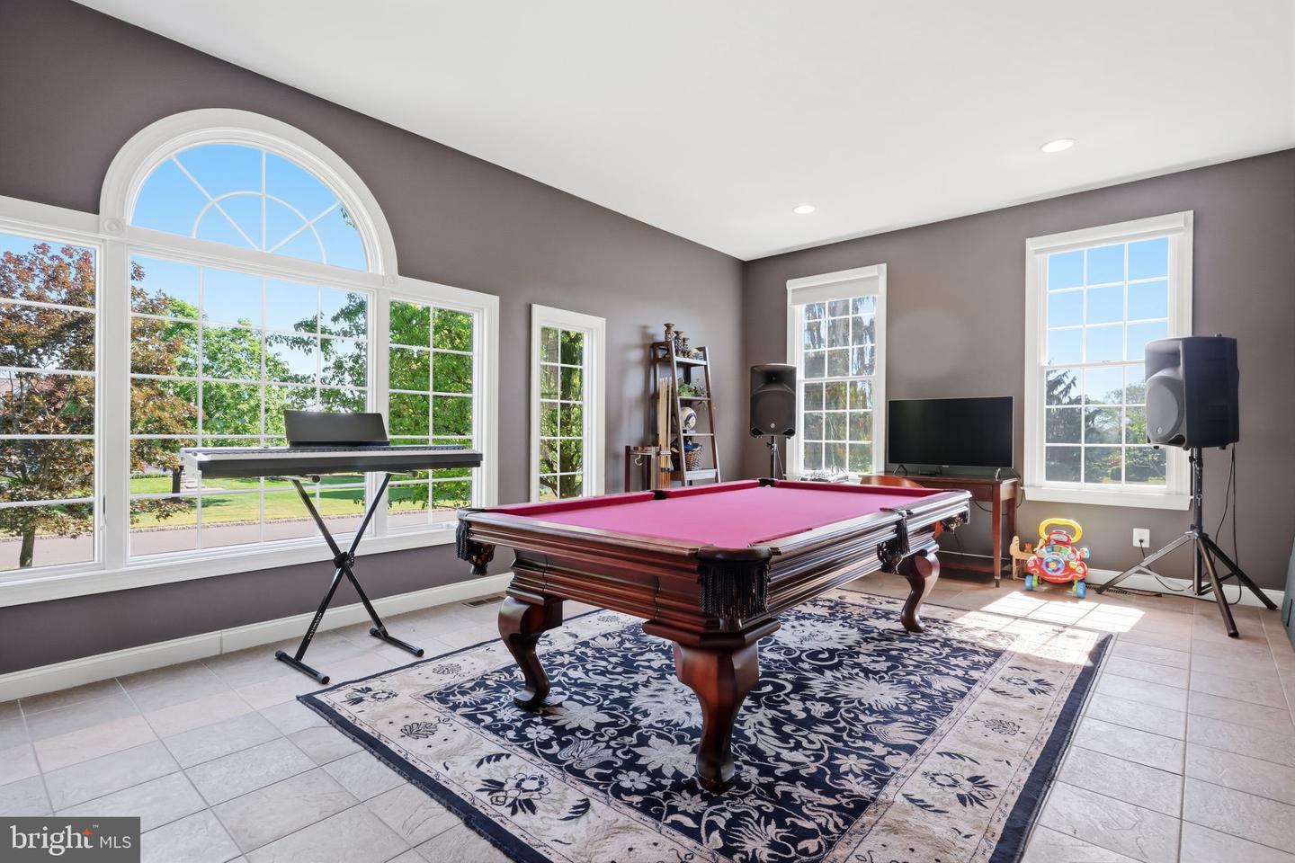 2 Rossiter Cir Property Photo 12