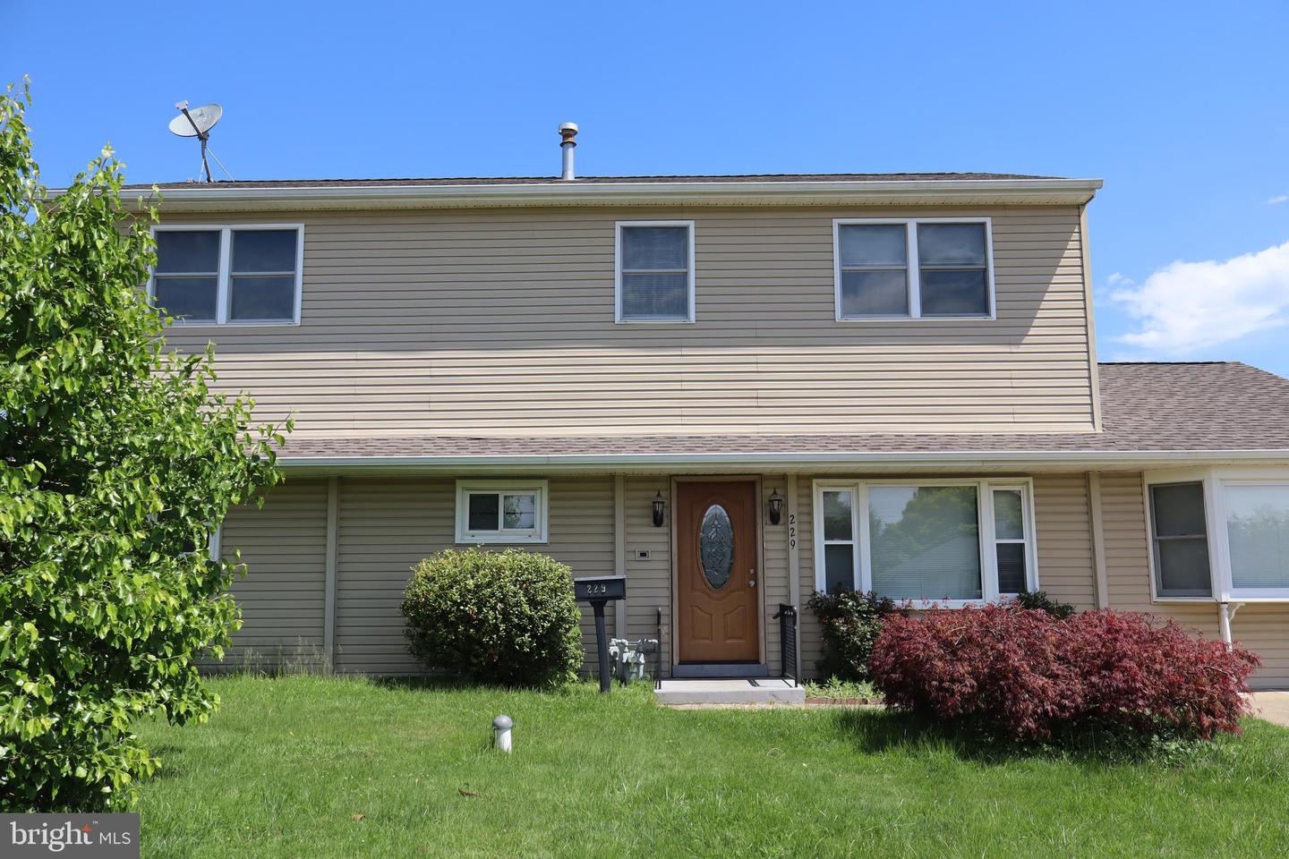 229 Suffolk Rd Property Photo 1