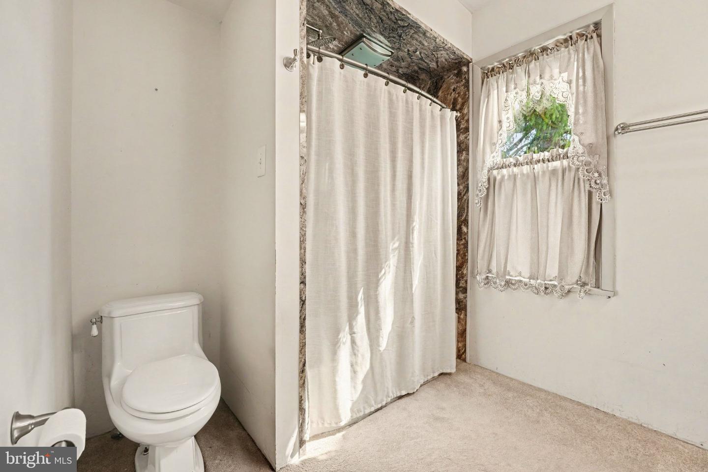 128 S Main St Property Photo 16