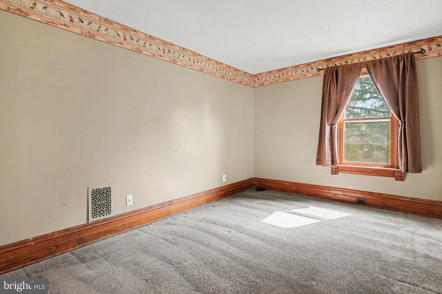128 S Main St Property Photo 27