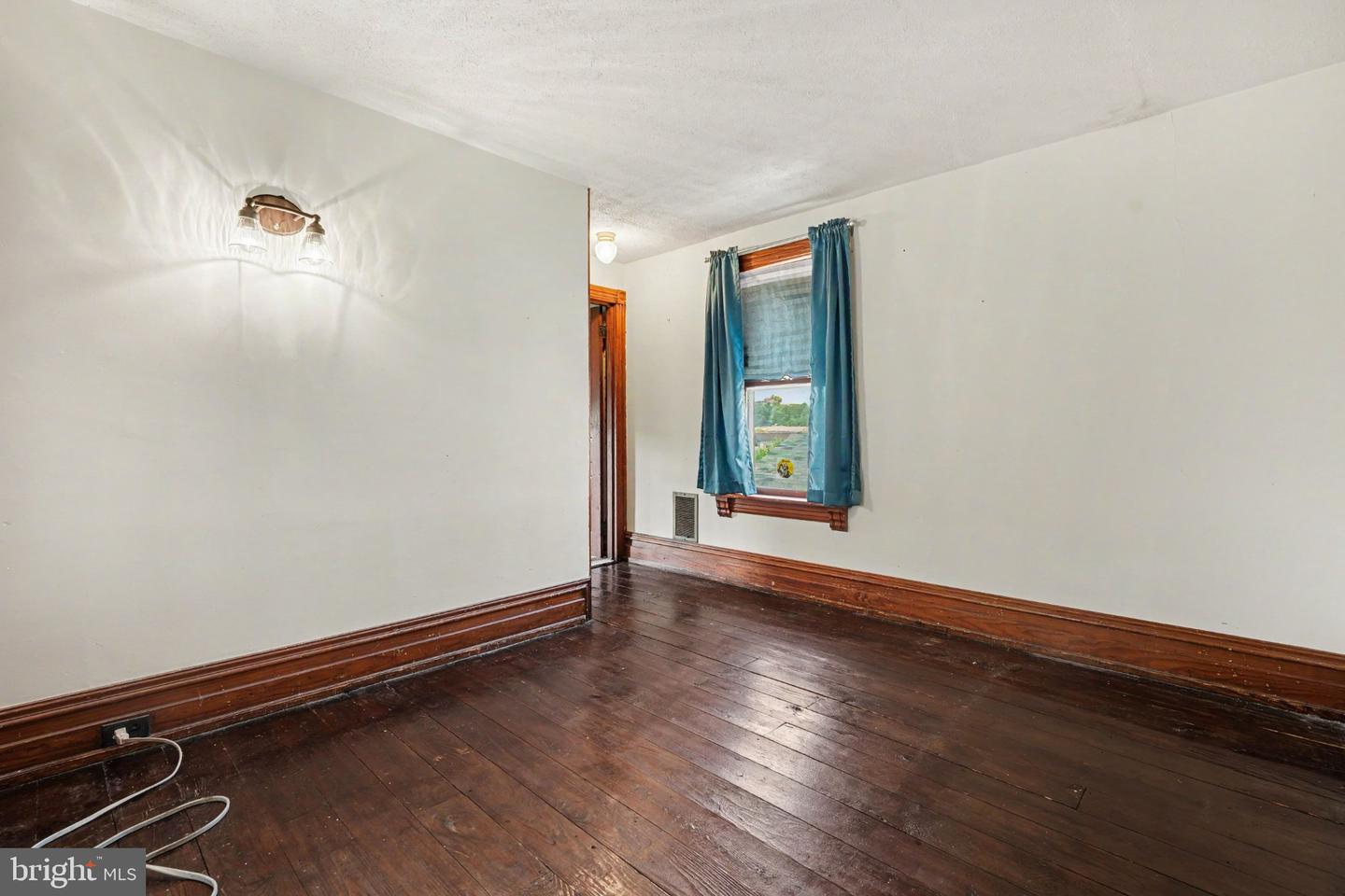 128 S Main St Property Photo 28