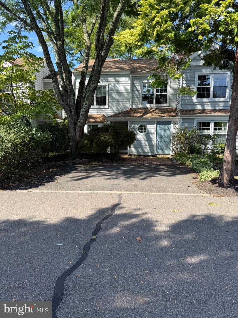 692 Danbury Ct Property Photo 1
