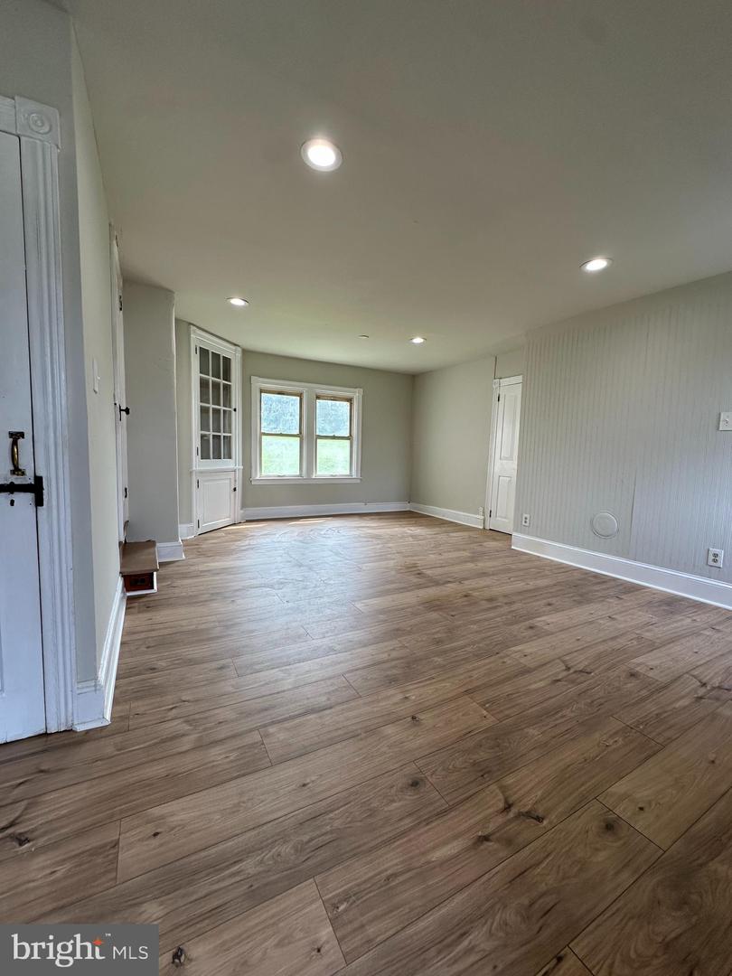 104 S Limekiln Pike Property Photo 2
