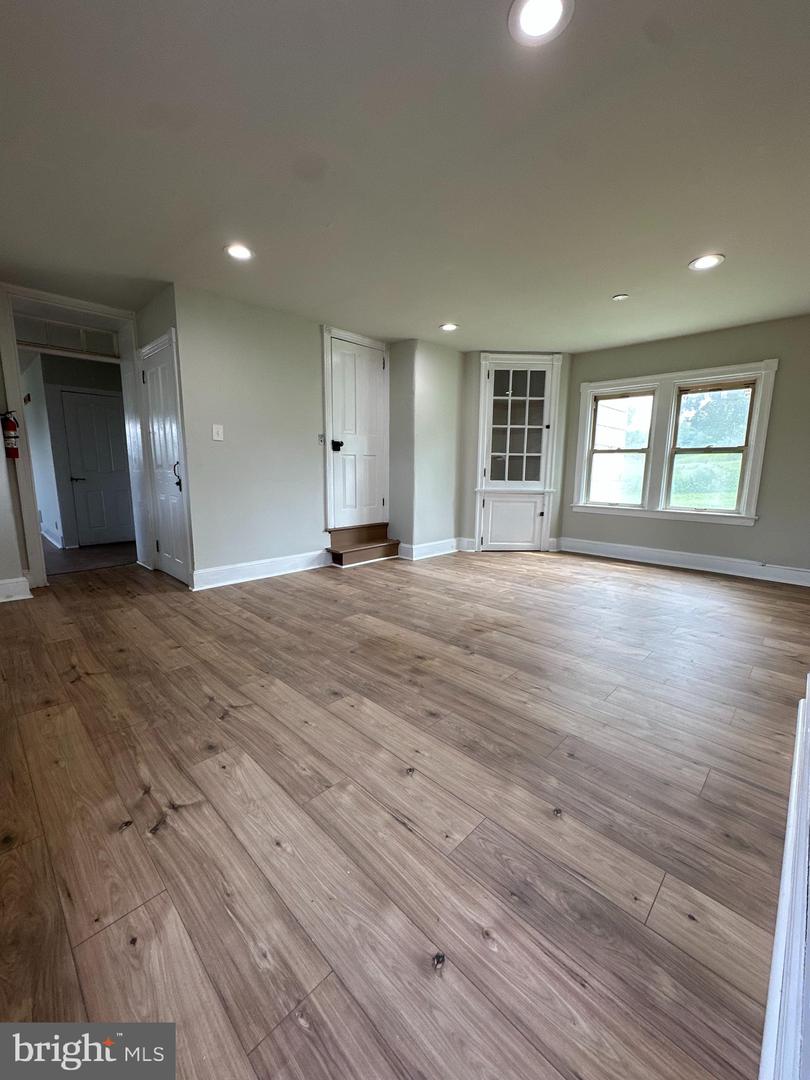 104 S Limekiln Pike Property Photo 3