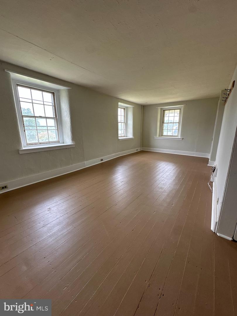 104 S Limekiln Pike Property Photo 7