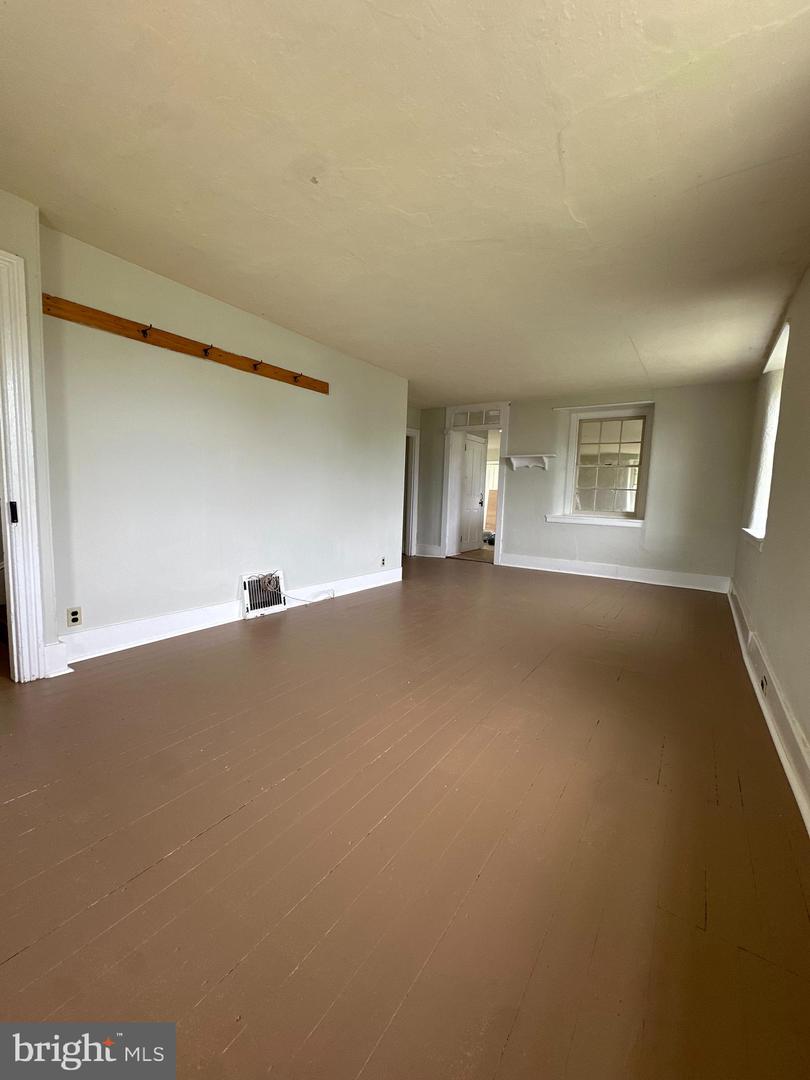 104 S Limekiln Pike Property Photo 8