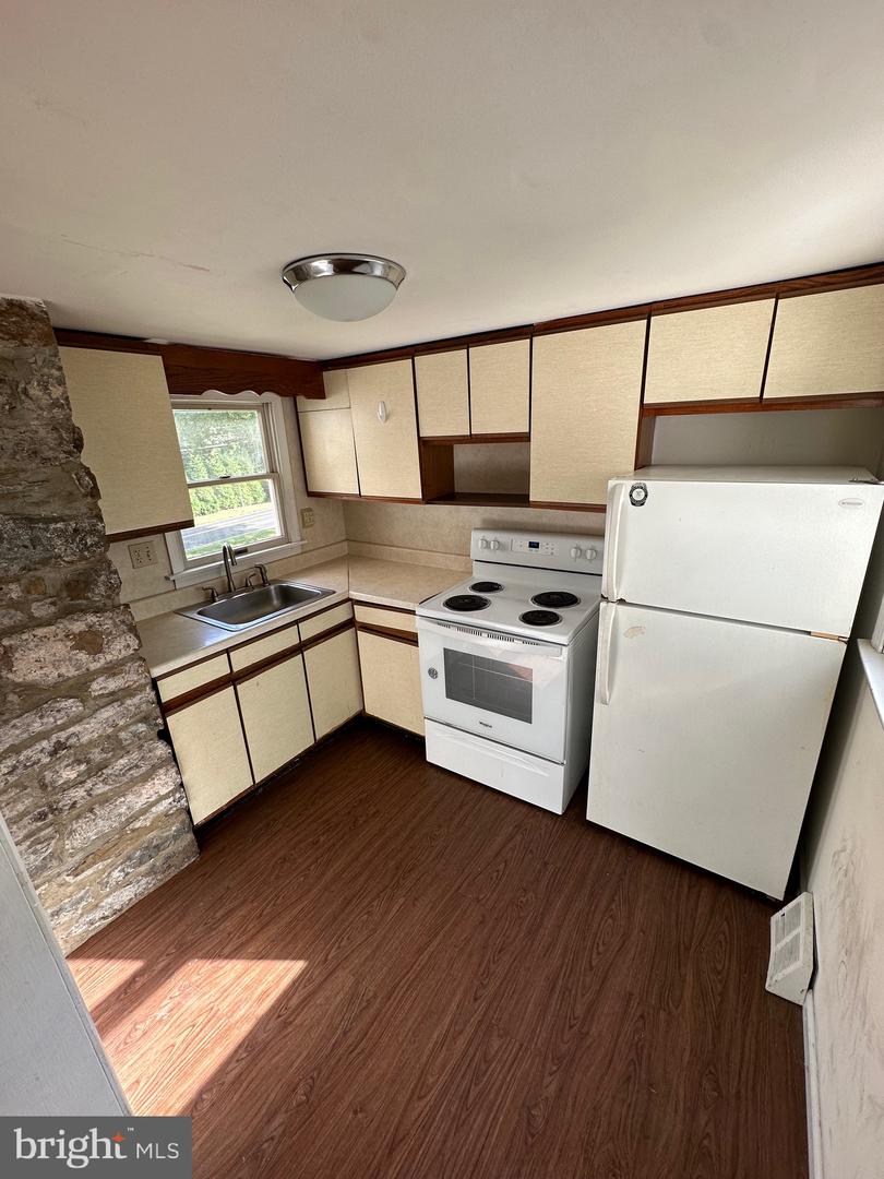 104 S Limekiln Pike Property Photo 14