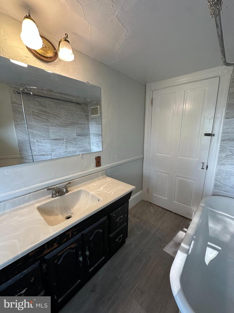 104 S Limekiln Pike Property Photo 18