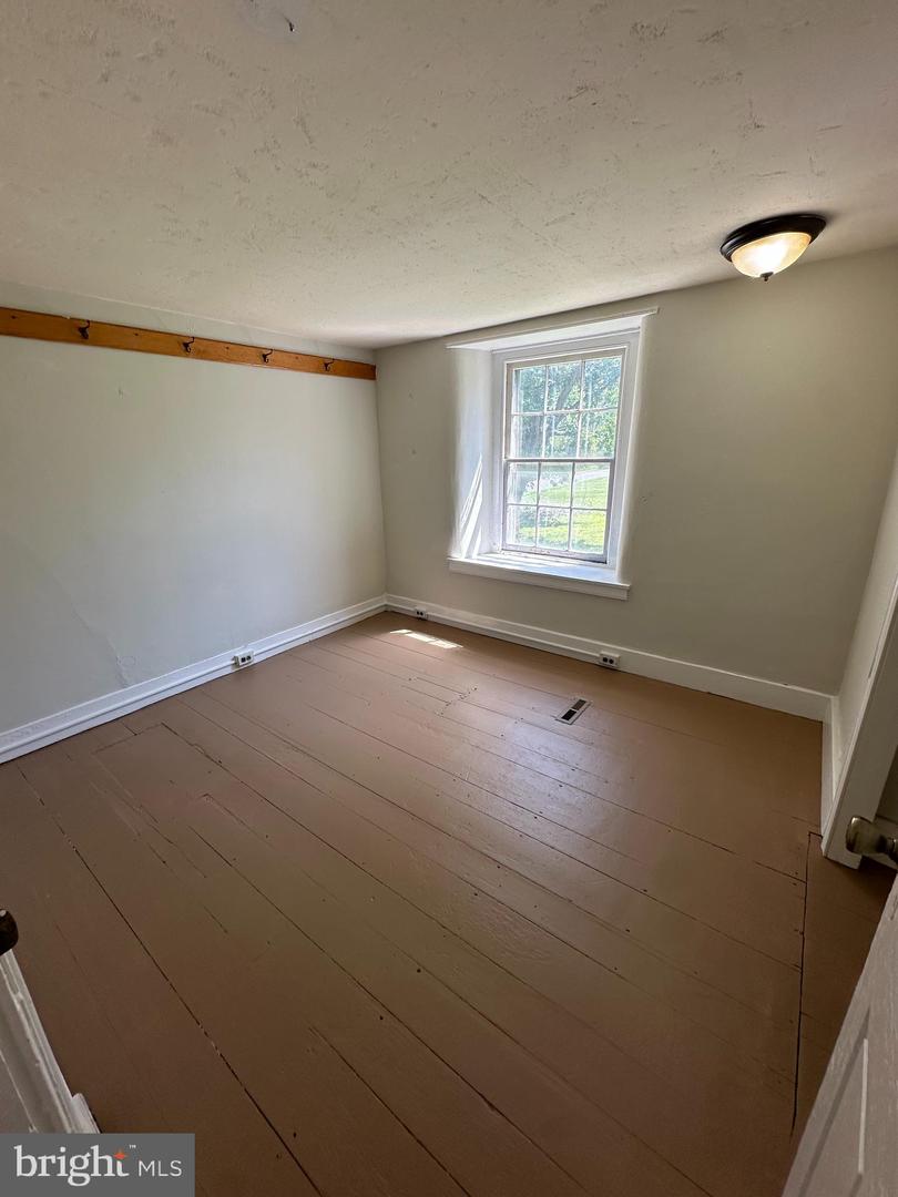 104 S Limekiln Pike Property Photo 19