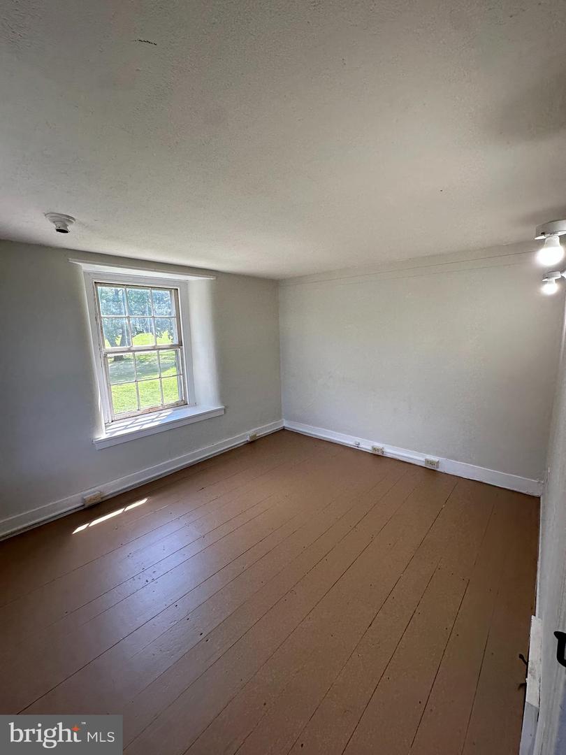 104 S Limekiln Pike Property Photo 23