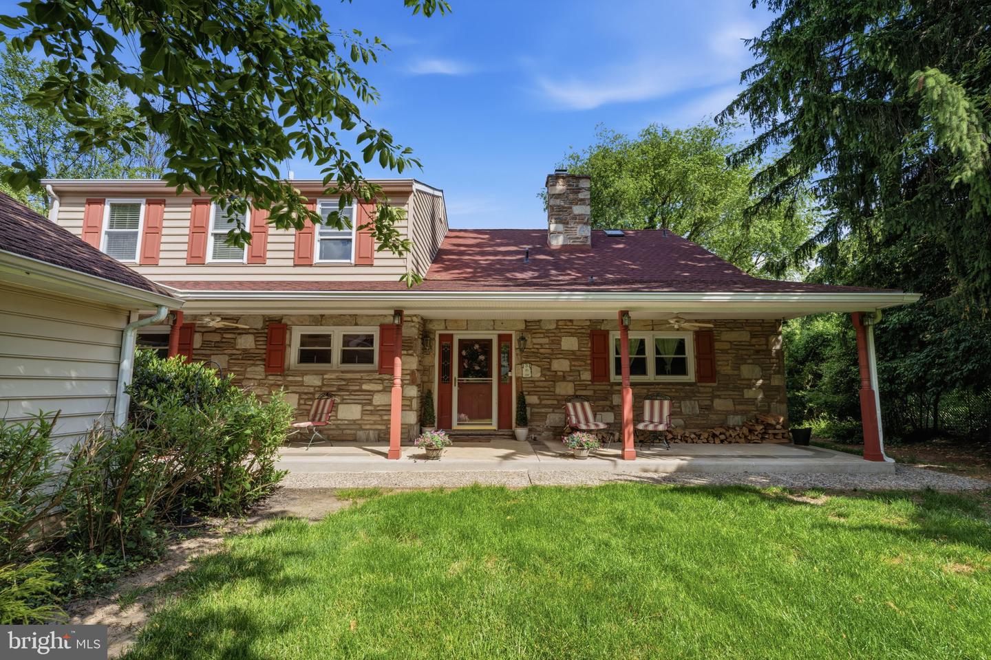 131 Fern Rd Property Photo 2