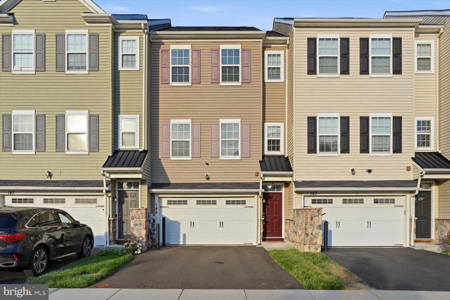 145 Mercer Ct Property Photo 1
