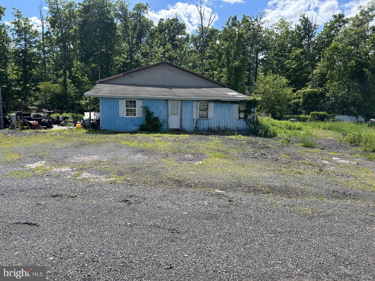 301 Roberts Rd Property Photo 2