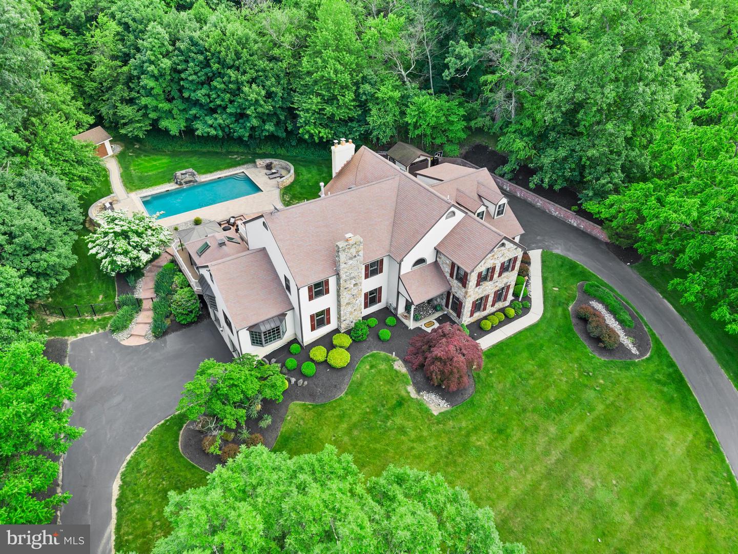 500 Deerfield Ln Property Photo 3