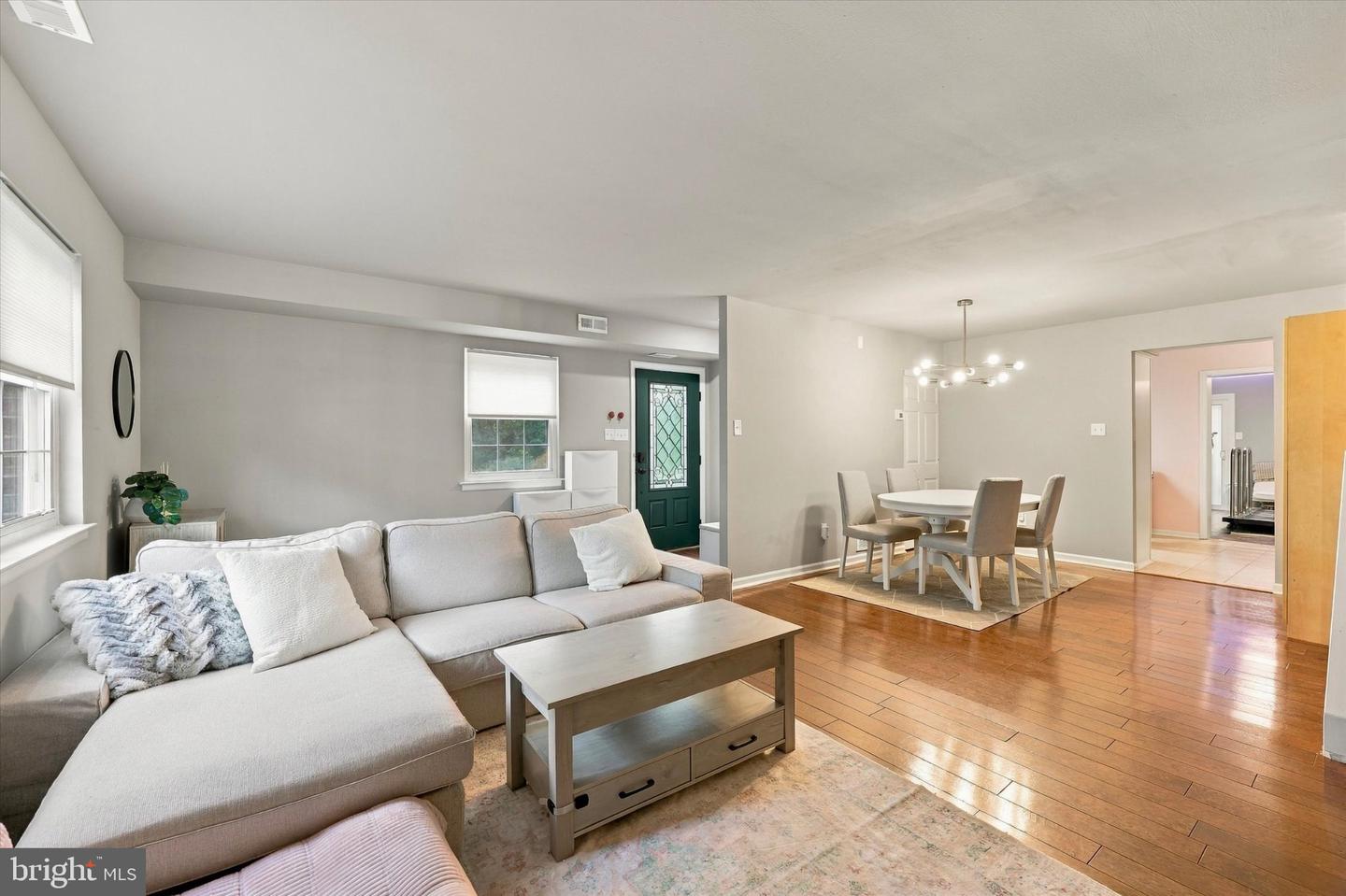 1368 Arundel Way Property Photo 4