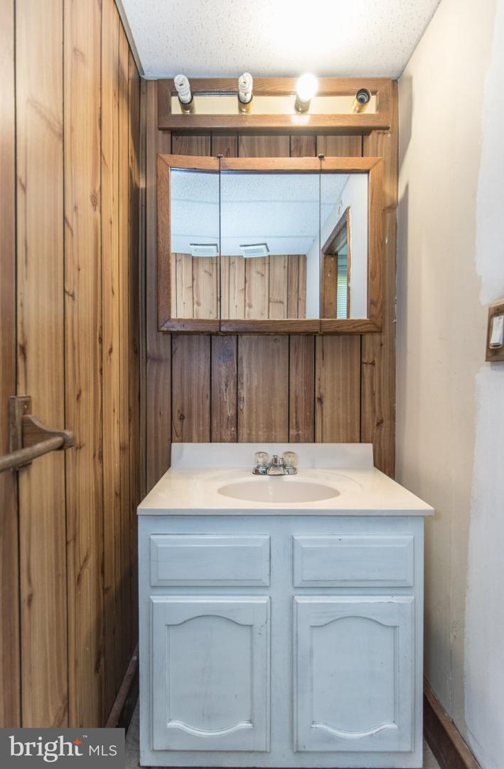 169 State Rd Property Photo 53