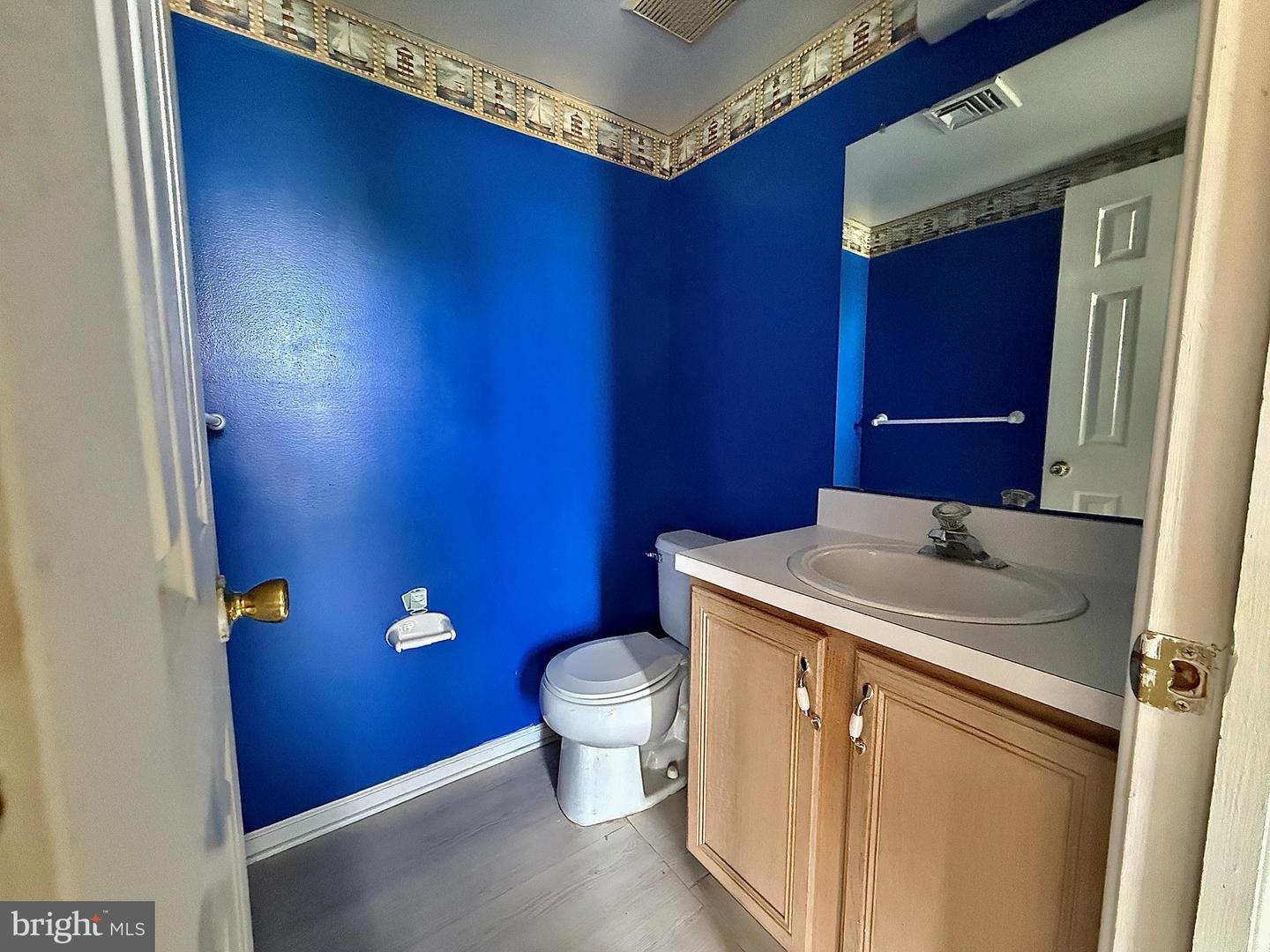 1129 School House Ln Property Photo 5