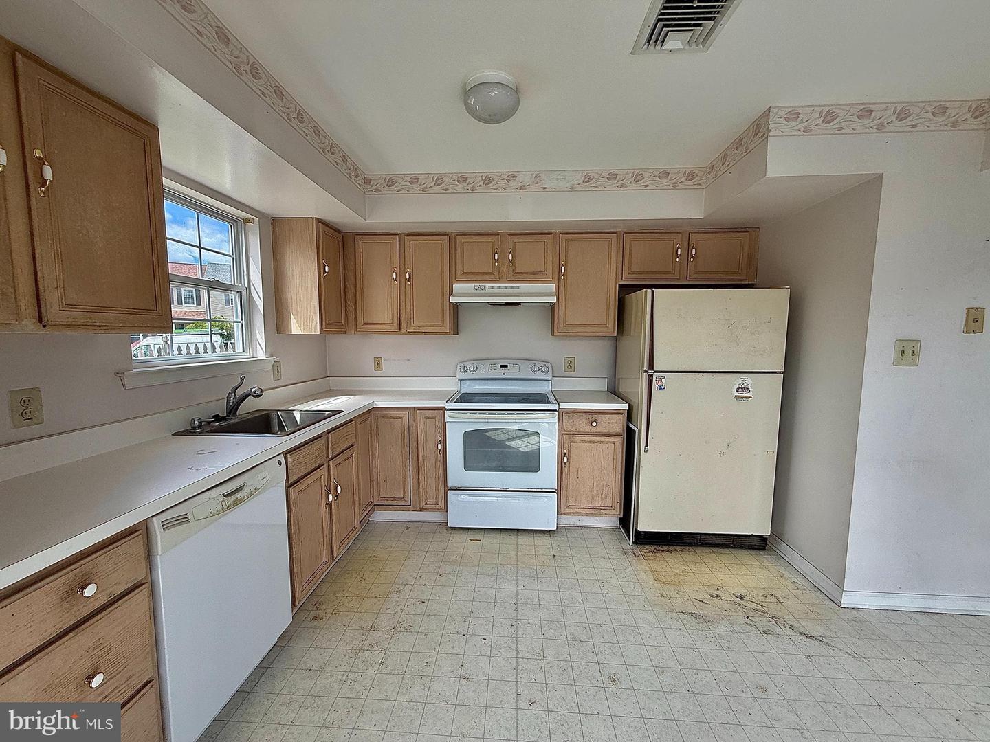 1129 School House Ln Property Photo 9