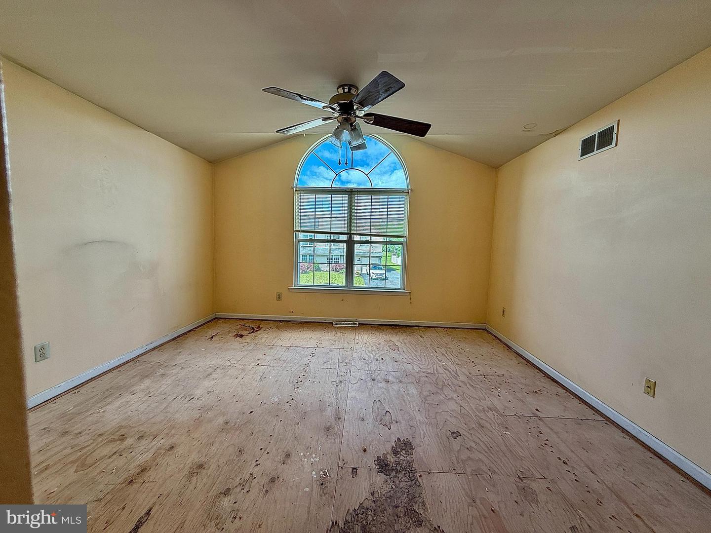 1129 School House Ln Property Photo 11