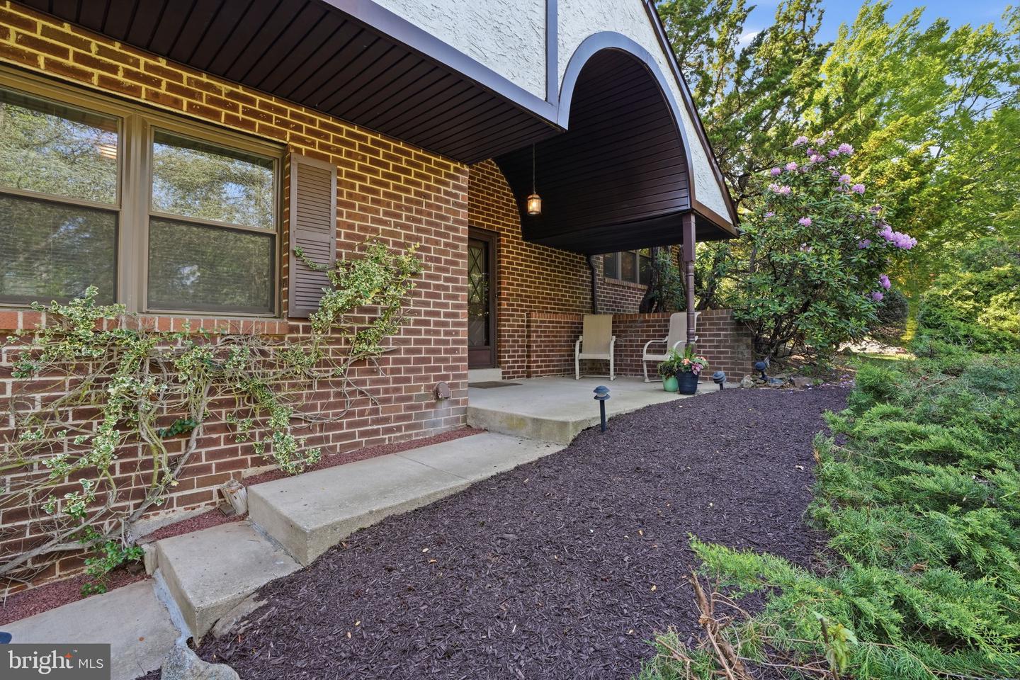 718 Bridgeview Rd Property Photo 3