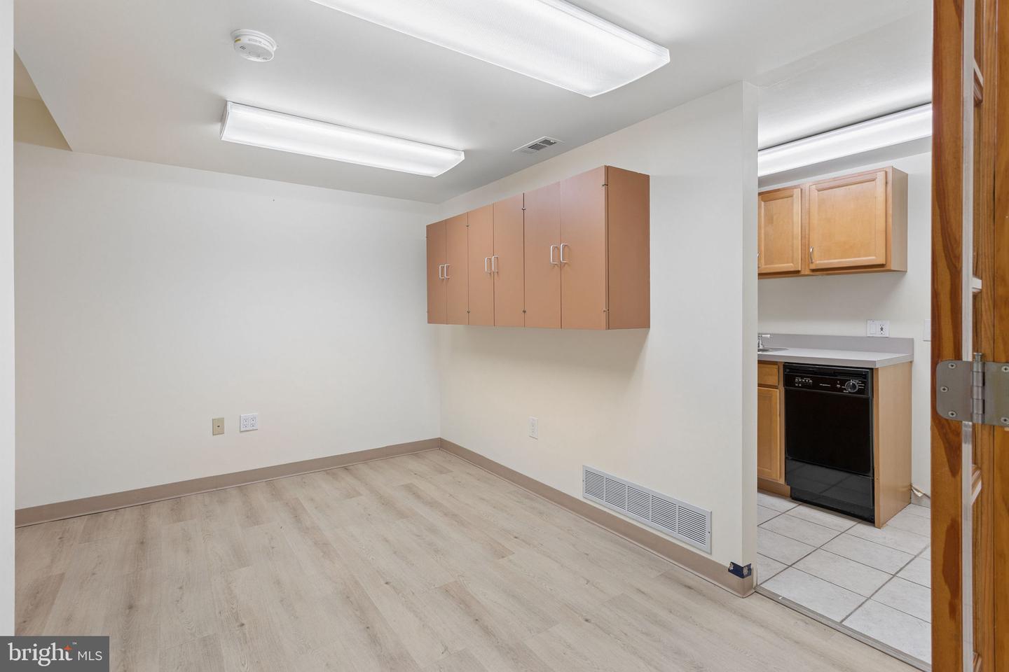 172 Middletown Blvd #203 Property Photo 10