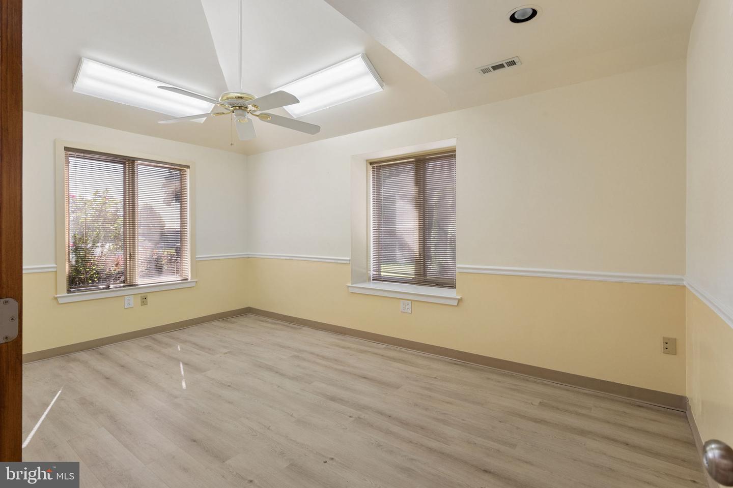 172 Middletown Blvd #203 Property Photo 14