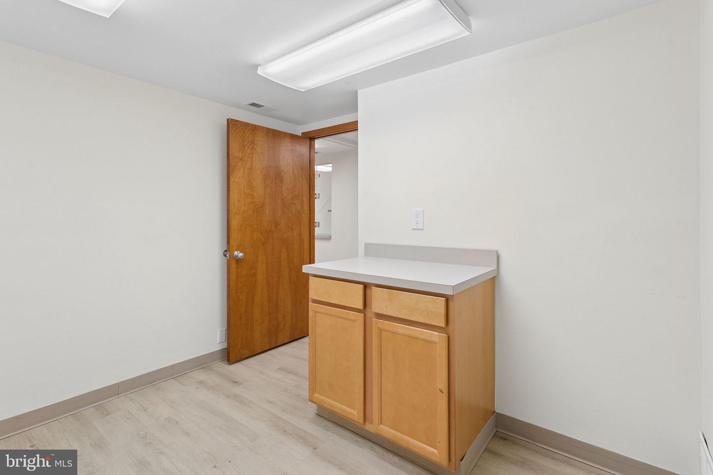 172 Middletown Blvd #203 Property Photo 16