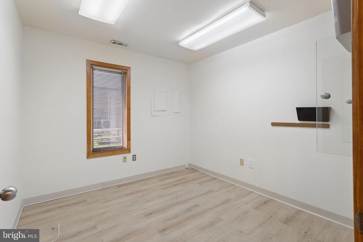 172 Middletown Blvd #203 Property Photo 17
