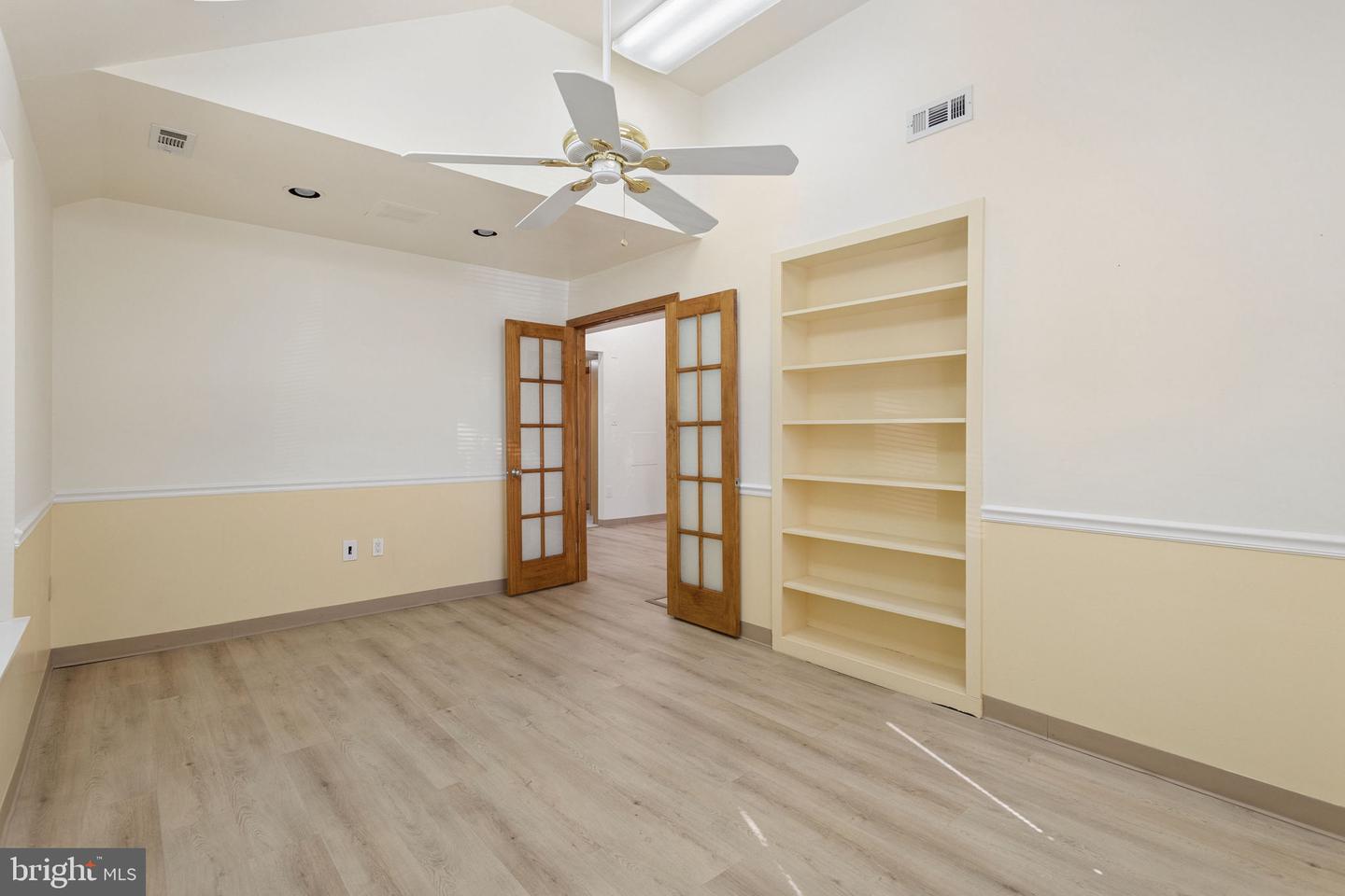 172 Middletown Blvd #203 Property Photo 18