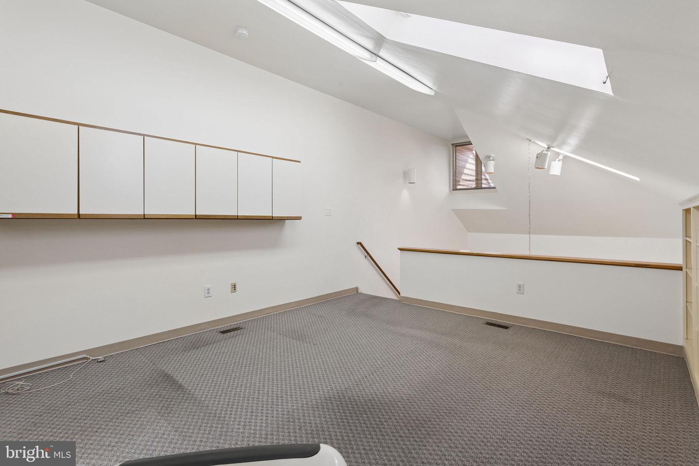 172 Middletown Blvd #203 Property Photo 23