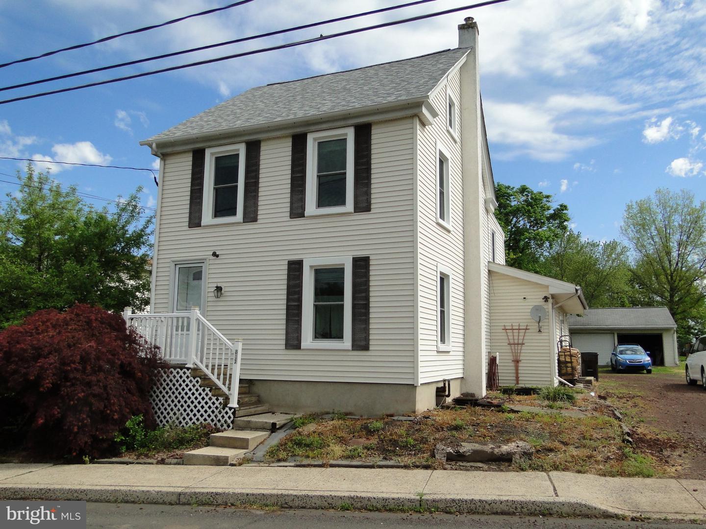 817 BLOOMING GLEN RD
