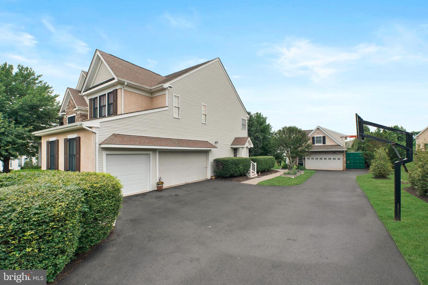 4 Copperleaf Ct Property Photo 4