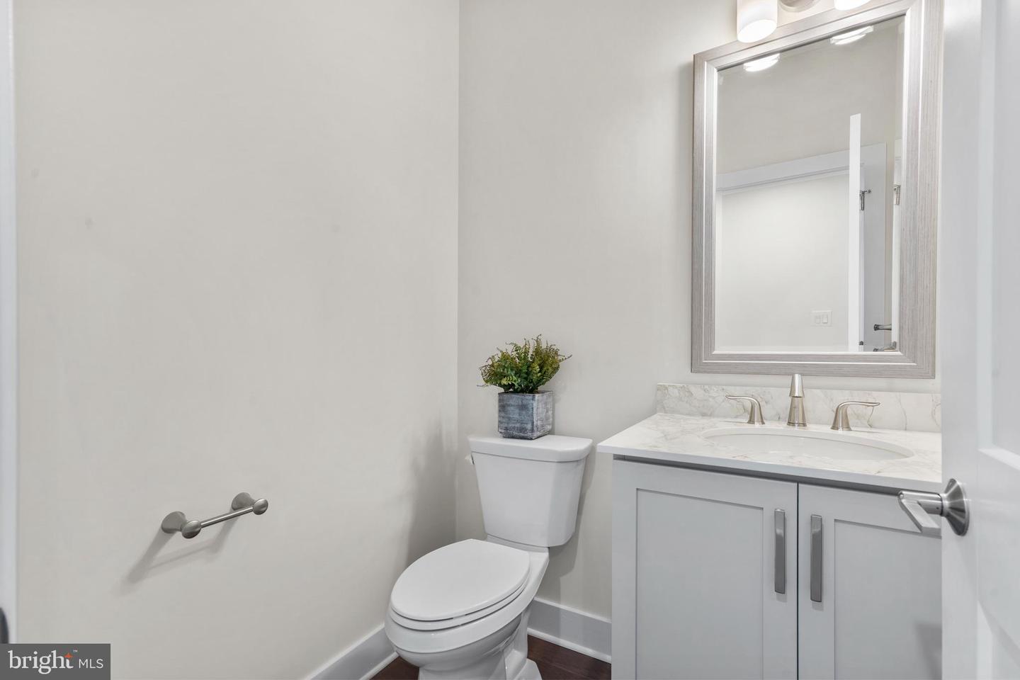 514 Fullerton Farm Ct #18 Property Photo 5